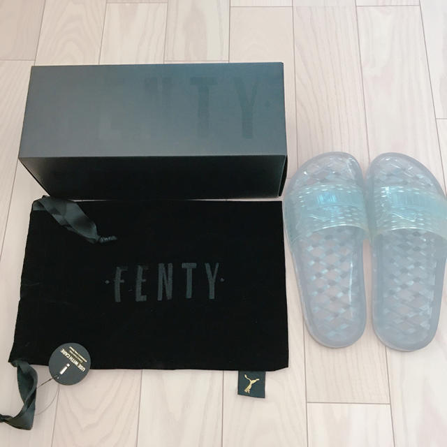 PUMA(プーマ)のプーマ クリアサンダル FENTY 24㎝ レディースの靴/シューズ(サンダル)の商品写真