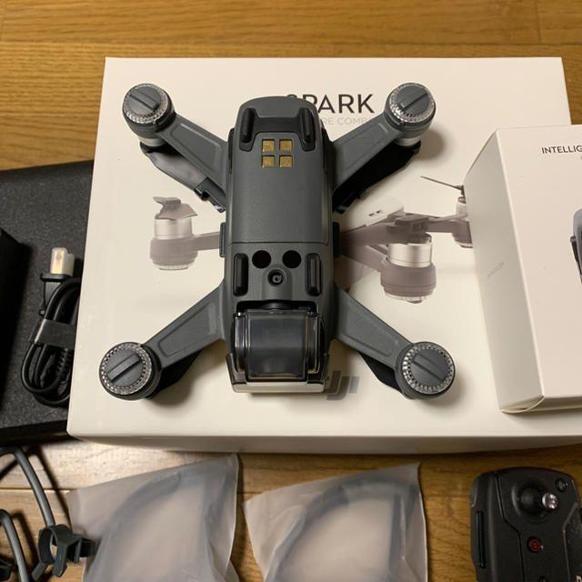 dji spark fly more combo サンライズイエロー エンタメ/ホビーのおもちゃ/ぬいぐるみ(ホビーラジコン)の商品写真