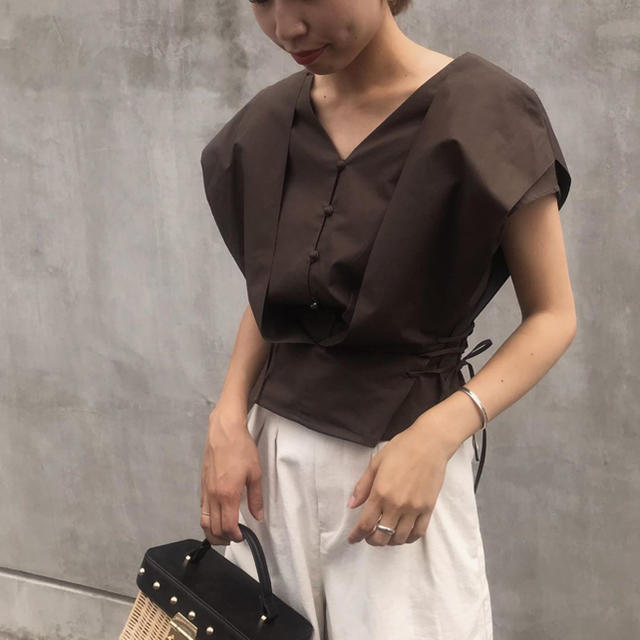 Ameri VINTAGE(アメリヴィンテージ)のAMERI vintage 2WAY COMPACT BLOUSE  レディースのトップス(シャツ/ブラウス(半袖/袖なし))の商品写真