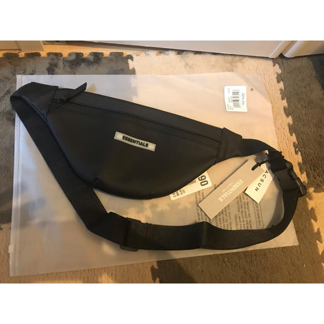 FEAR OF GOD(フィアオブゴッド)のfog essentials Waterproof Sling bag 19ss メンズのバッグ(ショルダーバッグ)の商品写真