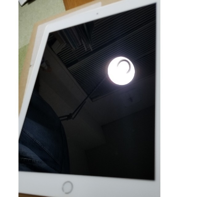 iPad(アイパッド)のApple iPad (第6世代)　32gb wifiモデル スマホ/家電/カメラのPC/タブレット(タブレット)の商品写真