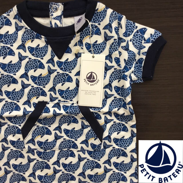 PETIT BATEAU(プチバトー)の【新品】プチバトー 6m お魚プリントショートロンパース キッズ/ベビー/マタニティのベビー服(~85cm)(ロンパース)の商品写真