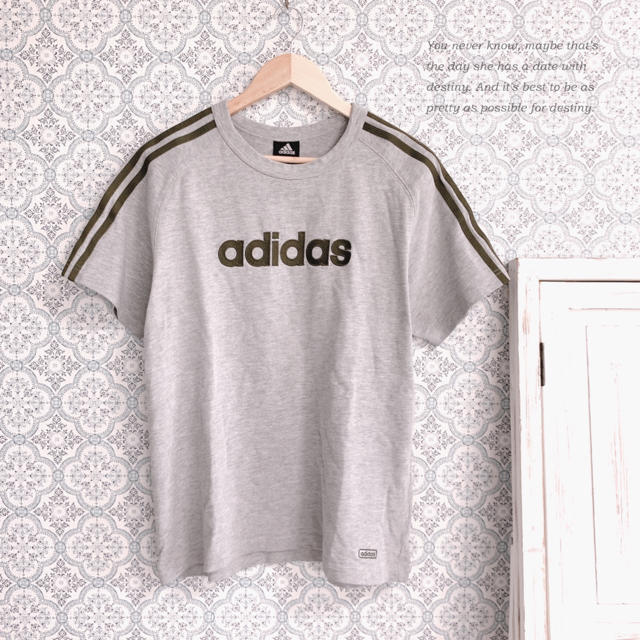 adidas(アディダス)の【adidas】三本ライン グレーTシャツ Lサイズ 美品 メンズのトップス(Tシャツ/カットソー(半袖/袖なし))の商品写真