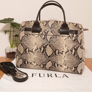 フルラ(Furla)の限定値下げ！【美品】フルラ ラッキー 2way 本革バッグ 大容量 レア(ハンドバッグ)