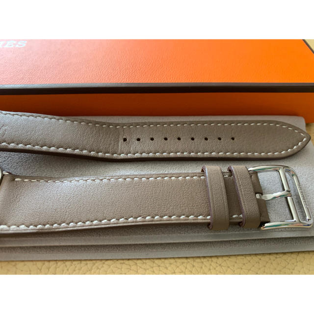 Apple Watch(アップルウォッチ)のHERMES Apple Watch エルメスアップルウォッチベルト エトゥープ スマホ/家電/カメラのスマホ/家電/カメラ その他(その他)の商品写真