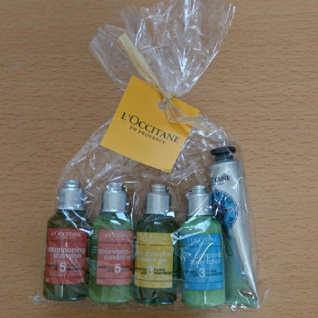 L'OCCITANE(ロクシタン)の【未使用品】L'OCCITANE トラベルセット インテリア/住まい/日用品の日用品/生活雑貨/旅行(旅行用品)の商品写真