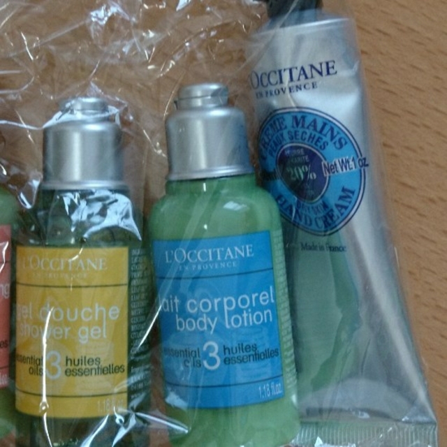 L'OCCITANE(ロクシタン)の【未使用品】L'OCCITANE トラベルセット インテリア/住まい/日用品の日用品/生活雑貨/旅行(旅行用品)の商品写真