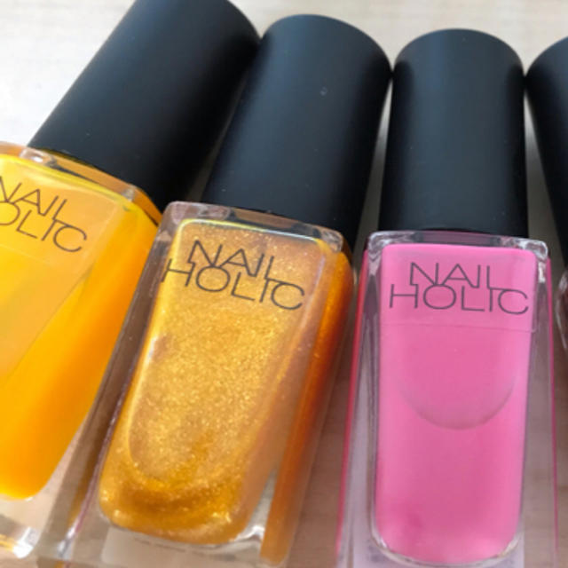 Nail Holic ネイルホリック 3本セット ピンク ゴールド イエローの通販 By 売り切りたい為 値下げ対応します ネイルホリックならラクマ