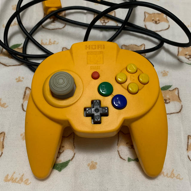 NINTENDO 64(ニンテンドウ64)のニンテンドー 64 コントローラー ミニ イエロー ホリパッド エンタメ/ホビーのゲームソフト/ゲーム機本体(家庭用ゲーム機本体)の商品写真