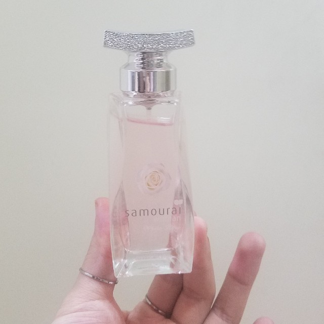 SAMOURAI(サムライ)のサムライウーマン　ホワイトローズ　40ml コスメ/美容の香水(香水(女性用))の商品写真