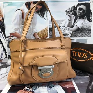 トッズ(TOD'S)の【正規品】美品✨TOD’S トッズ『 三層式 』ガマ口付き 肩掛け可能(ハンドバッグ)