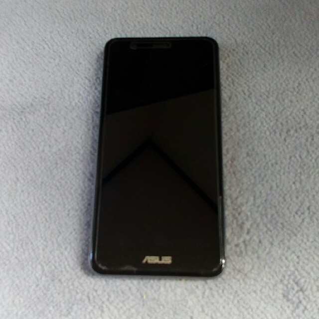 ASUS(エイスース)のZenfone 3 Max  5.2インチ グレー スマホ/家電/カメラのスマートフォン/携帯電話(スマートフォン本体)の商品写真