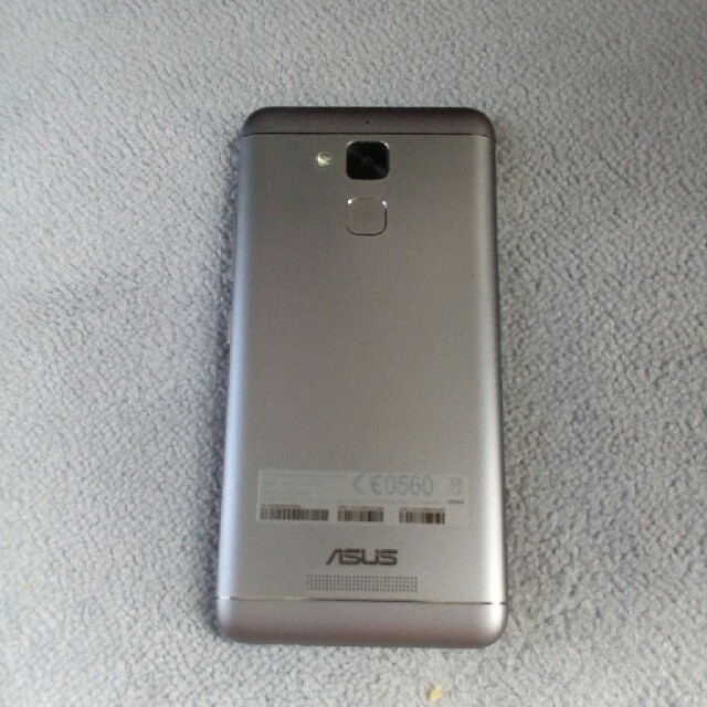 ASUS(エイスース)のZenfone 3 Max  5.2インチ グレー スマホ/家電/カメラのスマートフォン/携帯電話(スマートフォン本体)の商品写真