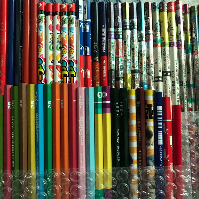 鉛筆 色鉛筆 赤青鉛筆など  50本まとめて エンタメ/ホビーのアート用品(鉛筆)の商品写真