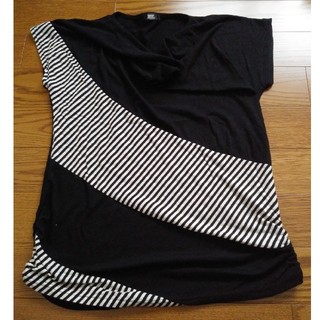 リュリュ(RyuRyu)のTシャツ　ストライプ　黒(Tシャツ(半袖/袖なし))
