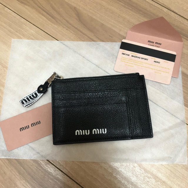 MiuMiu ロゴマドラスカードケース