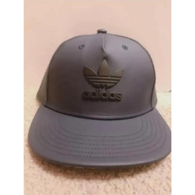 adidas(アディダス)のadidas キャップ レザー メンズの帽子(キャップ)の商品写真