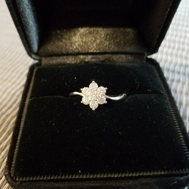 お花ダイアモンドリング レディースのアクセサリー(リング(指輪))の商品写真