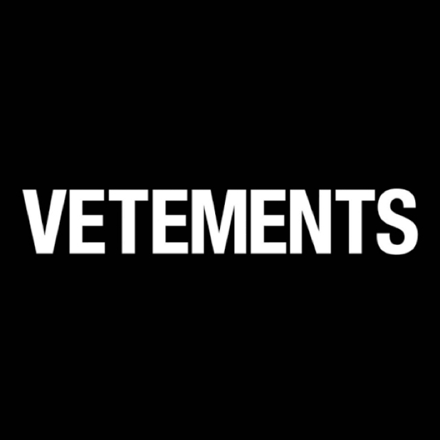 VETEMENTS トランスレート Tシャツ