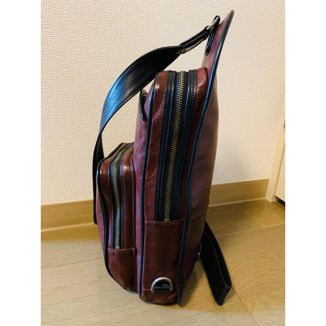 美品 ココマイスター マルティーニ アーバンショルダー ビターチョコ メンズのバッグ(ボディーバッグ)の商品写真