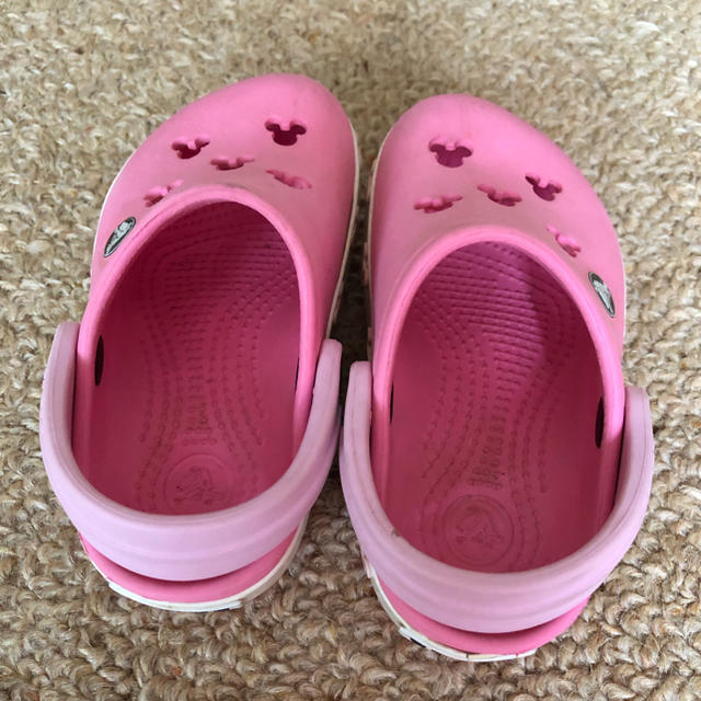 crocs(クロックス)の★ crocs ★ クロックス サンダル ミッキー / ディズニー / ピンク キッズ/ベビー/マタニティのベビー靴/シューズ(~14cm)(サンダル)の商品写真