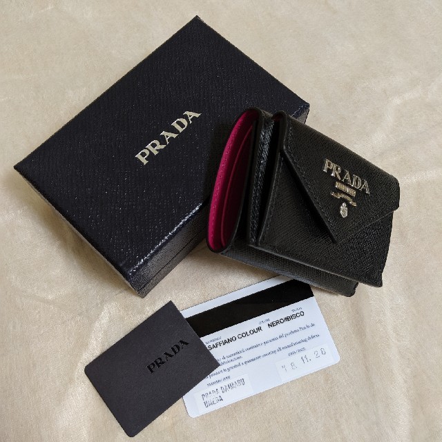 PRADA(プラダ)のプラダ　三つ折り財布　ブラック×ピンク レディースのファッション小物(財布)の商品写真