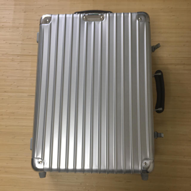 RIMOWA(リモワ)のリモワ クラシック フライト キャビン トロリー 35Ｌ インテリア/住まい/日用品の日用品/生活雑貨/旅行(旅行用品)の商品写真