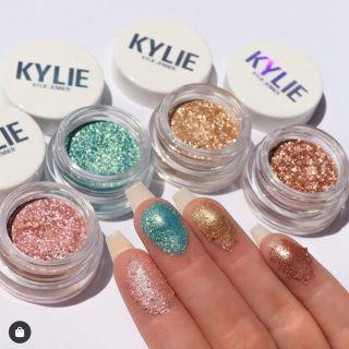 カイリーコスメティックス(Kylie Cosmetics)の2019年夏限定4色アイシャドウShimmer Eye Glaze Bundle(アイシャドウ)