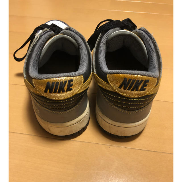 NIKE(ナイキ)の【格安】NIKE iD DUNK LOW ダンク ロー 紺 白 金 メンズの靴/シューズ(スニーカー)の商品写真