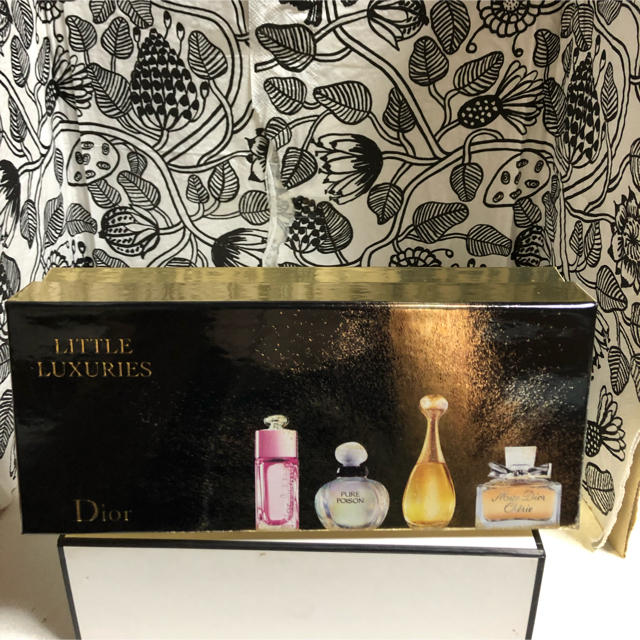 Christian Dior(クリスチャンディオール)の新品❣️ディオール ミニ香水 コスメ/美容のスキンケア/基礎化粧品(その他)の商品写真