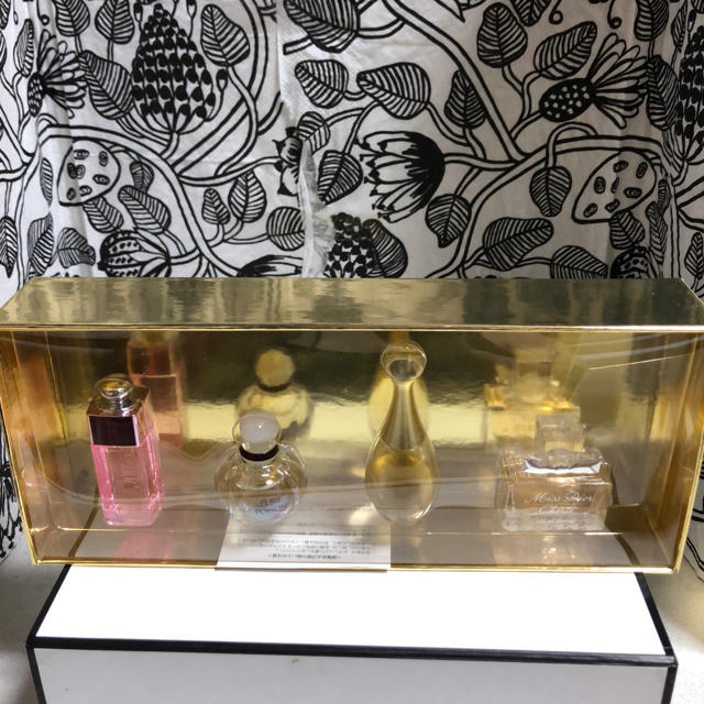 Christian Dior(クリスチャンディオール)の新品❣️ディオール ミニ香水 コスメ/美容のスキンケア/基礎化粧品(その他)の商品写真