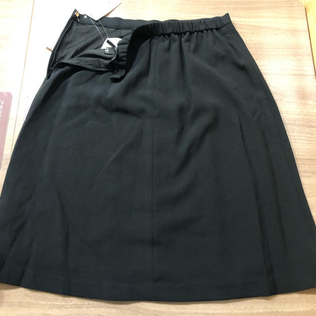 黒 スカート フロント プリーツ レディースのスカート(ひざ丈スカート)の商品写真