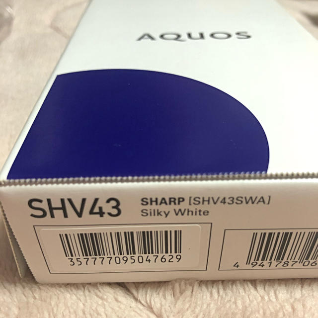 AQUOS(アクオス)のAQUOS sense2 SHV43 ホワイト スマホ/家電/カメラのスマートフォン/携帯電話(スマートフォン本体)の商品写真