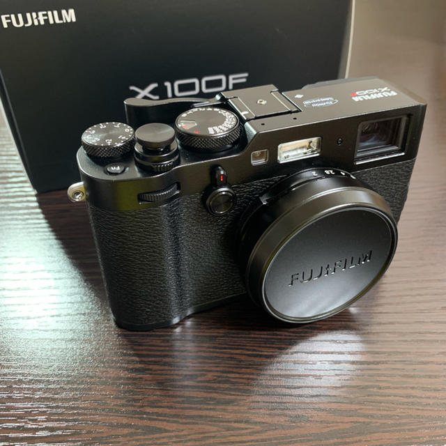 富士フイルム(フジフイルム)の【超美品】X100F Black ブラック スマホ/家電/カメラのカメラ(コンパクトデジタルカメラ)の商品写真