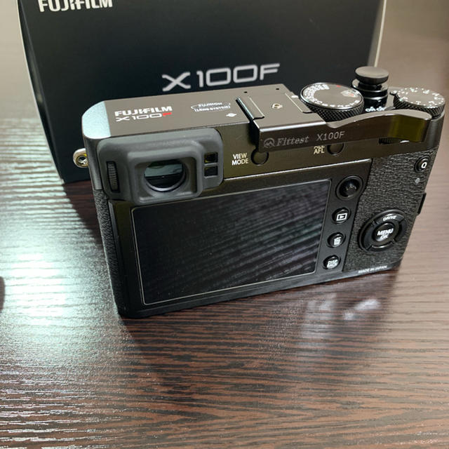 富士フイルム(フジフイルム)の【超美品】X100F Black ブラック スマホ/家電/カメラのカメラ(コンパクトデジタルカメラ)の商品写真