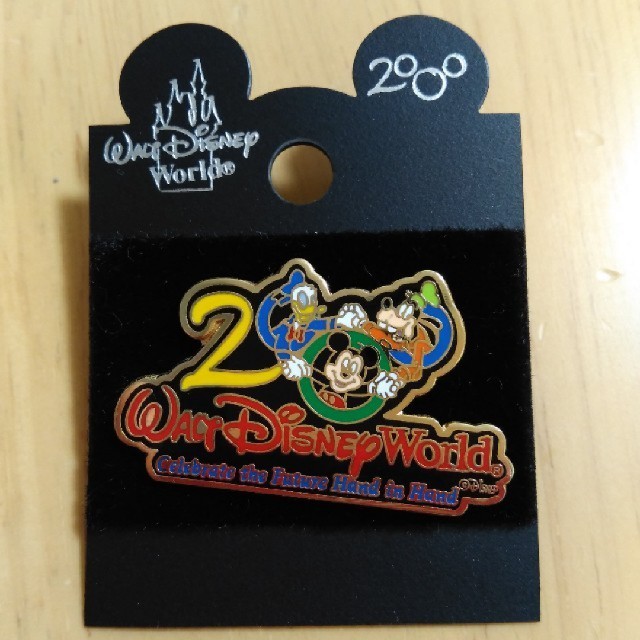 Disney(ディズニー)のディズニー　ピンバッチ　WDW2000 ディズニーワールド ミレニアム エンタメ/ホビーのアニメグッズ(バッジ/ピンバッジ)の商品写真