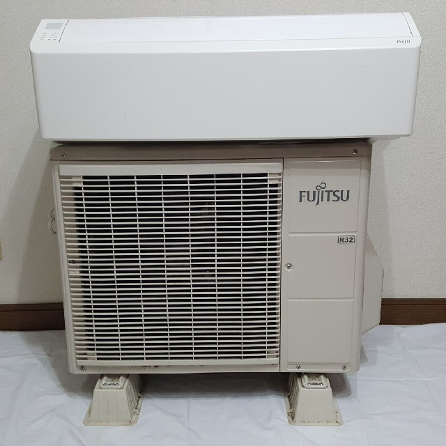 富士通FUJITSUインバーター冷暖房エアコン　AS-C22F-W 　2017年