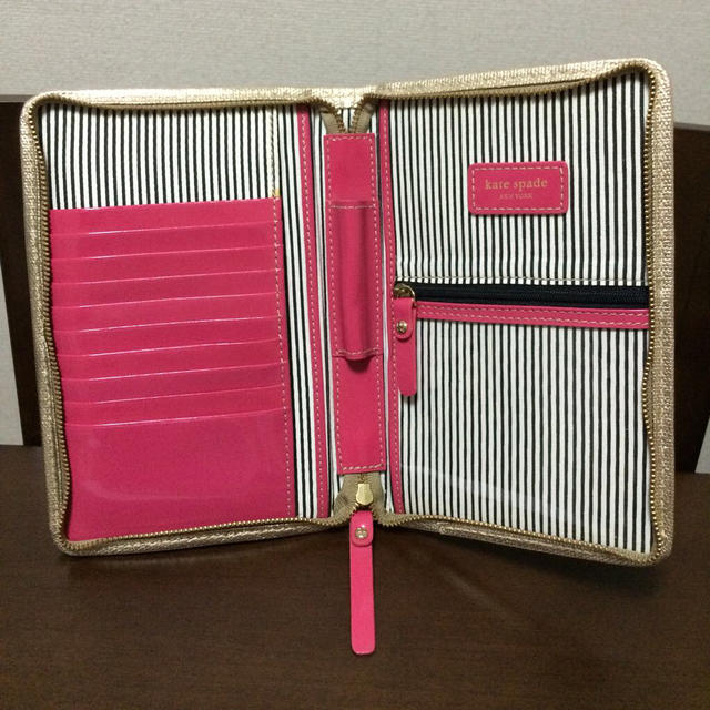 kate spade new york(ケイトスペードニューヨーク)のkate spade♡母子手帳ケース キッズ/ベビー/マタニティのキッズ/ベビー/マタニティ その他(その他)の商品写真