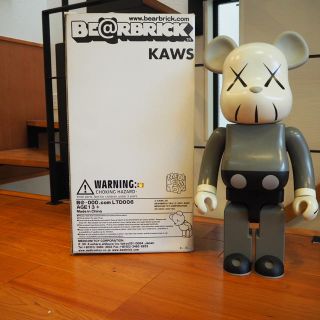 メディコムトイ(MEDICOM TOY)のBE@RBRICK／KAWS／1000%／ベアブリック／カウズ／(その他)