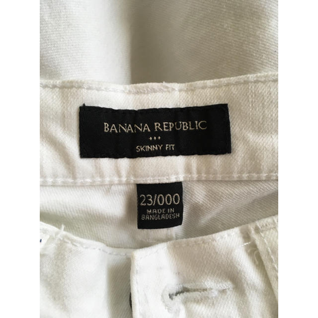 Banana Republic(バナナリパブリック)のバナナリパブリック スキニー ホワイト 23 レディースのパンツ(デニム/ジーンズ)の商品写真