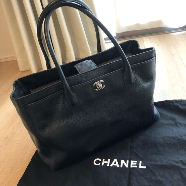 一番の贈り物 CHANEL - エグゼクティブトート ritiitii CHANEL トートバッグ 一番の贈り物 CHANEL - エグゼクティブトート ritiitii CHANEL トートバッグ