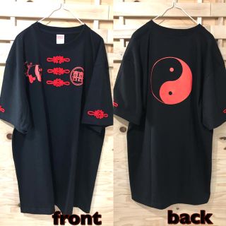 チャイナ赤パンダTシャツ黒(Tシャツ(半袖/袖なし))