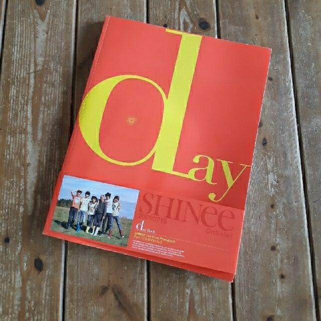 SHINee(シャイニー)の🌠SHINee　写真集 エンタメ/ホビーの本(アート/エンタメ)の商品写真