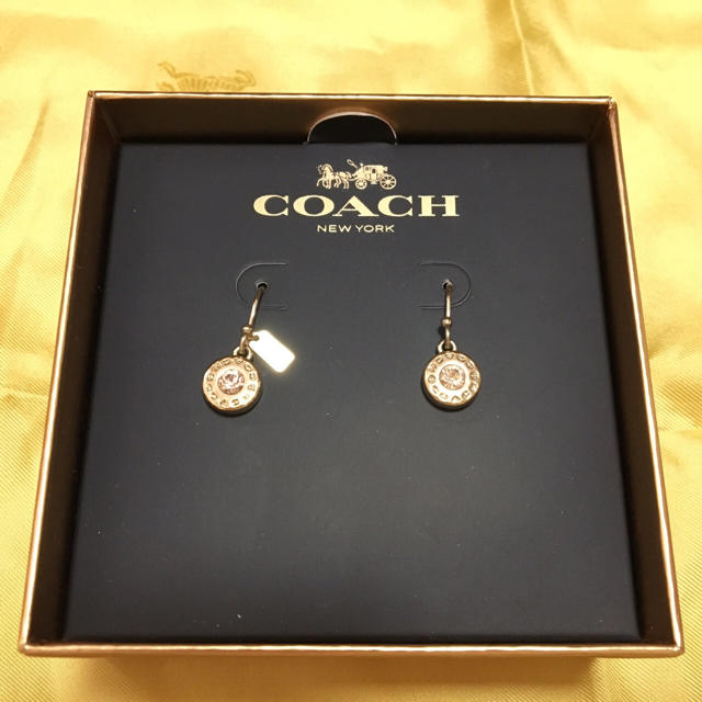 COACH(コーチ)の【美品】コーチ ピアス ピンクゴールド レディースのアクセサリー(ピアス)の商品写真