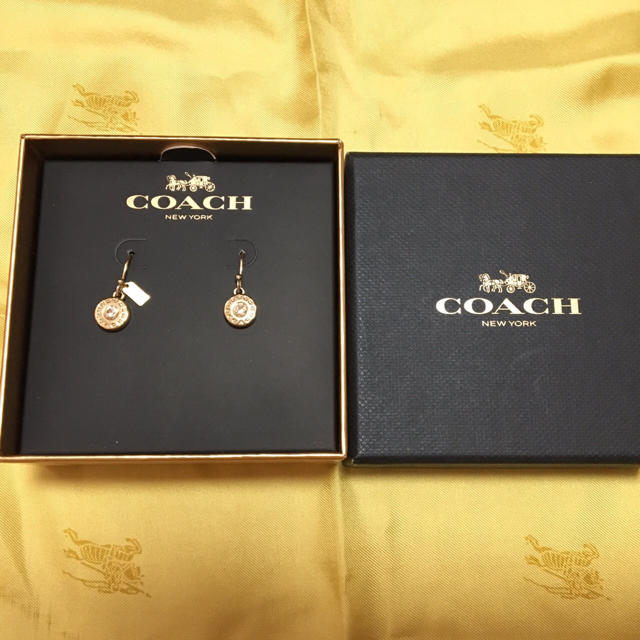 COACH(コーチ)の【美品】コーチ ピアス ピンクゴールド レディースのアクセサリー(ピアス)の商品写真