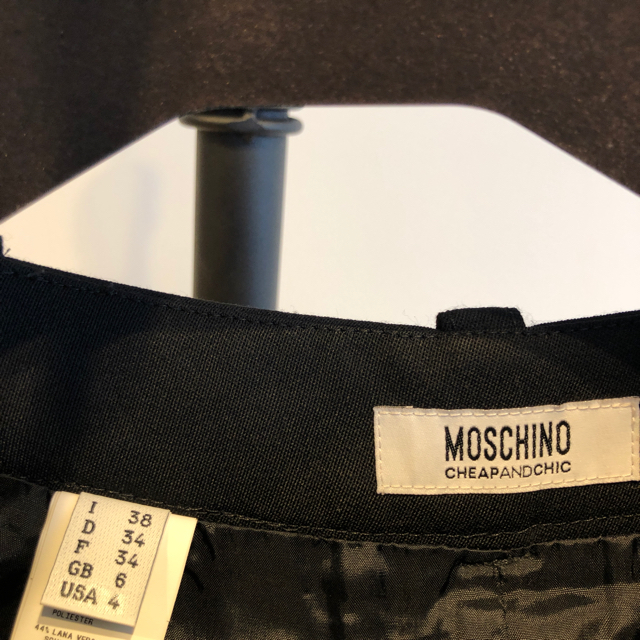 MOSCHINO(モスキーノ)のMOSCHINO スカート 黒 レディースのスカート(ひざ丈スカート)の商品写真