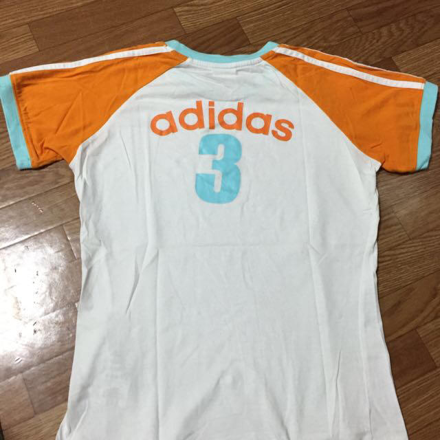 adidas(アディダス)のadidas ラグランTシャツ レディースのトップス(Tシャツ(半袖/袖なし))の商品写真