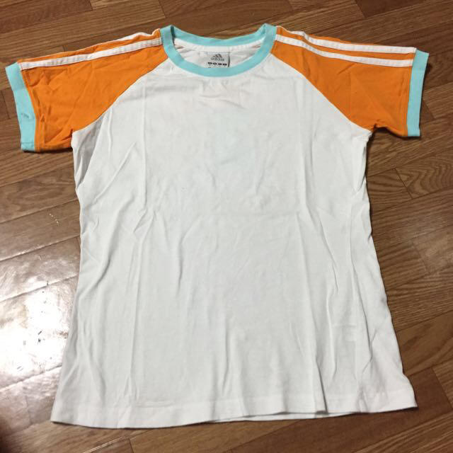 adidas(アディダス)のadidas ラグランTシャツ レディースのトップス(Tシャツ(半袖/袖なし))の商品写真