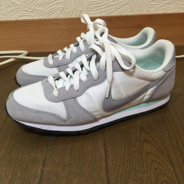 NIKE スニーカー