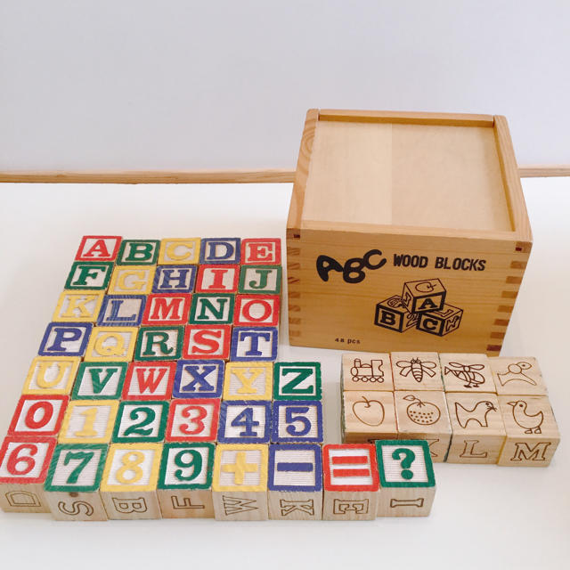 ABC ウッドブロックス 48ピース  木のおもちゃ キッズ/ベビー/マタニティのおもちゃ(知育玩具)の商品写真